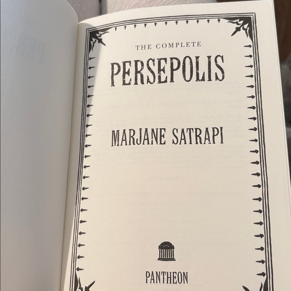 The Complete Persepolis Graphic Novel - Picture 4 of 5